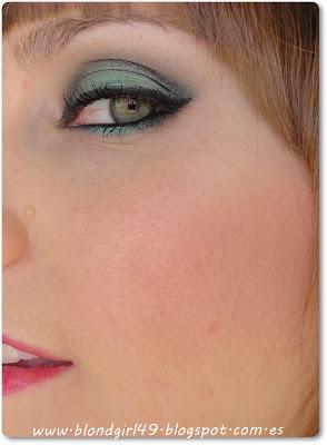 Look en tono turquesa