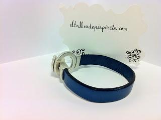 pulsera de cuero azul