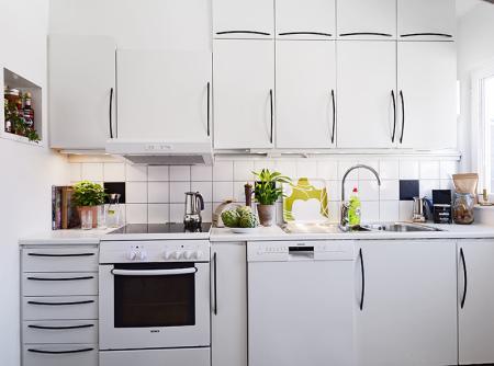 Buhardilla diáfana de 59 m² suelo de parquet de roble muebles de diseño interiores áticos abuhardillados estilo nórdico diseño buhardilla decoración nórdica decoración diáfana decoración buhardilla decoración áticos cocinas blancas cocina abierta salón blog decoración nórdica