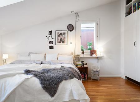 Buhardilla diáfana de 59 m² suelo de parquet de roble muebles de diseño interiores áticos abuhardillados estilo nórdico diseño buhardilla decoración nórdica decoración diáfana decoración buhardilla decoración áticos cocinas blancas cocina abierta salón blog decoración nórdica