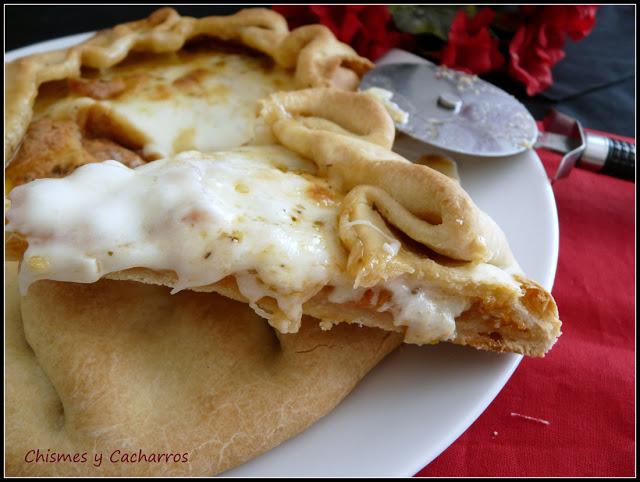 Torta rústica de tomate y queso mozzarella.