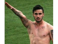 Futbolista griego sancionado saludo nazi celebración