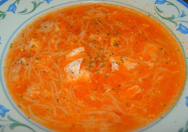 Sopa de Pollo express con Fideos y Huevo