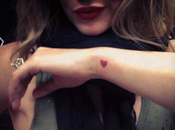 Hilary Duff muestra su nuevo tatuaje