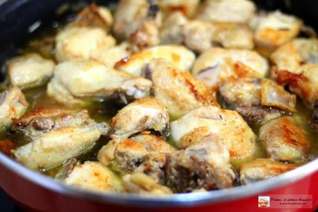 Delicioso guiso moruno de pollo con naranja y frutas secas