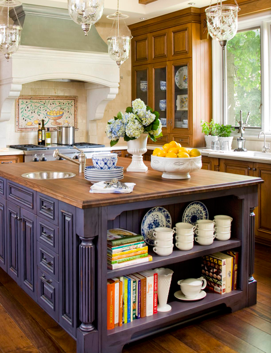 Cocina Tradicional con Isla en Violeta