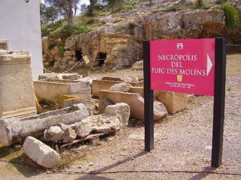 Entrada a la necrópolis fenicia y cartaginesa de Puig des Molins en Ibiza.
