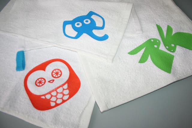 El espejo y las toallas ikea-kackeadas de mi pizquilla, by viniloyestilo