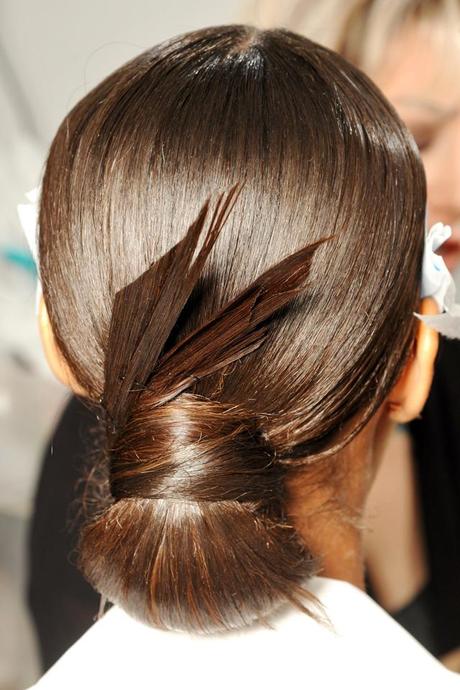 Five looped ponytails seen on fashion shows