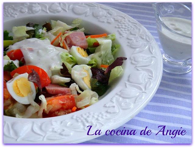 ENSALADA CON ALIÑO DE ROQUEFORT
