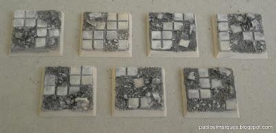 Peanas de embaldosado en ruinas