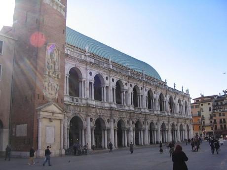 Vicenza Basilica Palladiana 460x345 Los Palacios de la Razón en Italia