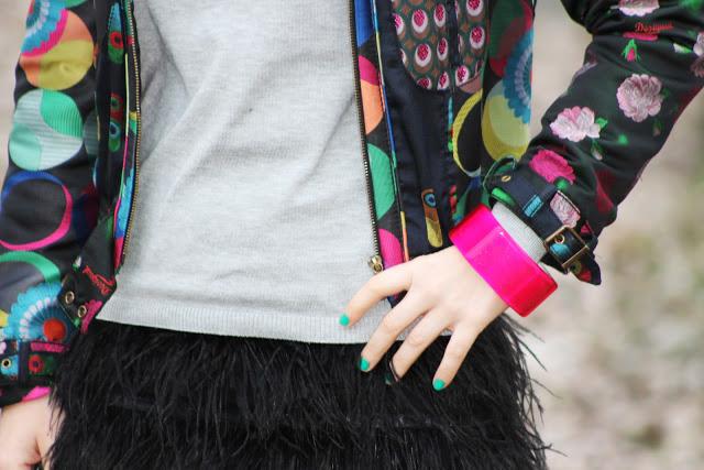 Falda de plumas de día