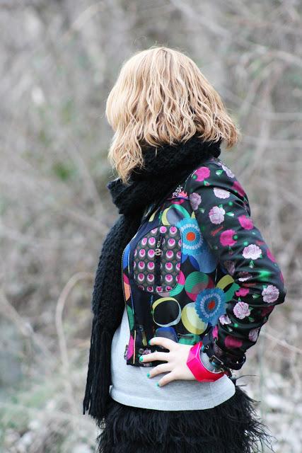 Falda de plumas de día