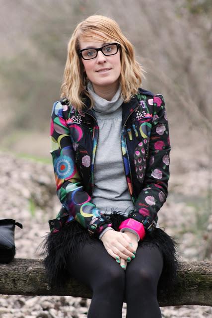 Falda de plumas de día