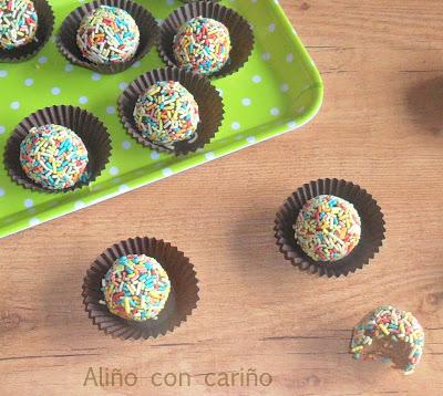 TRUFAS DE GALLETA Y QUESO CHOCOLATEADO
