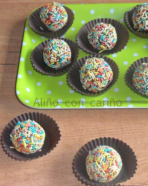 TRUFAS DE GALLETA Y QUESO CHOCOLATEADO