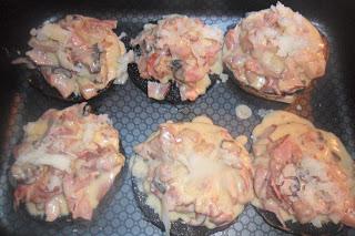 CHAMPIÑONES PORTOBELLO RELLENOS DE LOMO Y JAMÓN