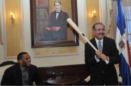 Gobernador PR felicita a Danilo por victoria RD en Clásico.