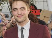 Robert Pattinson feliz lejos Kristen Stewart