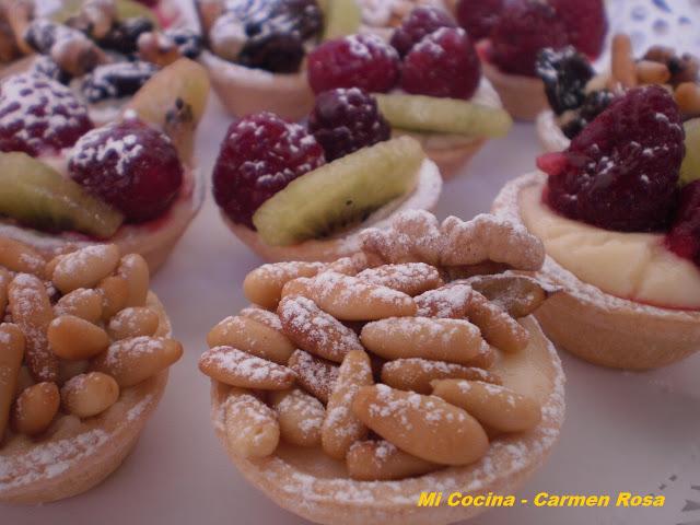 TARTALETAS DE CREMA CON FRUTA Y FRUTOS SECOS