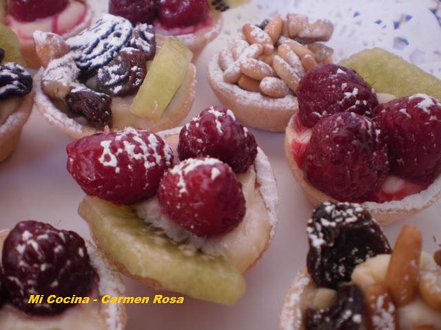 TARTALETAS DE CREMA CON FRUTA Y FRUTOS SECOS