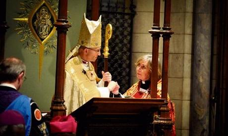 Una mujer entronizará a J. Welby Arzobispo de Canterbury