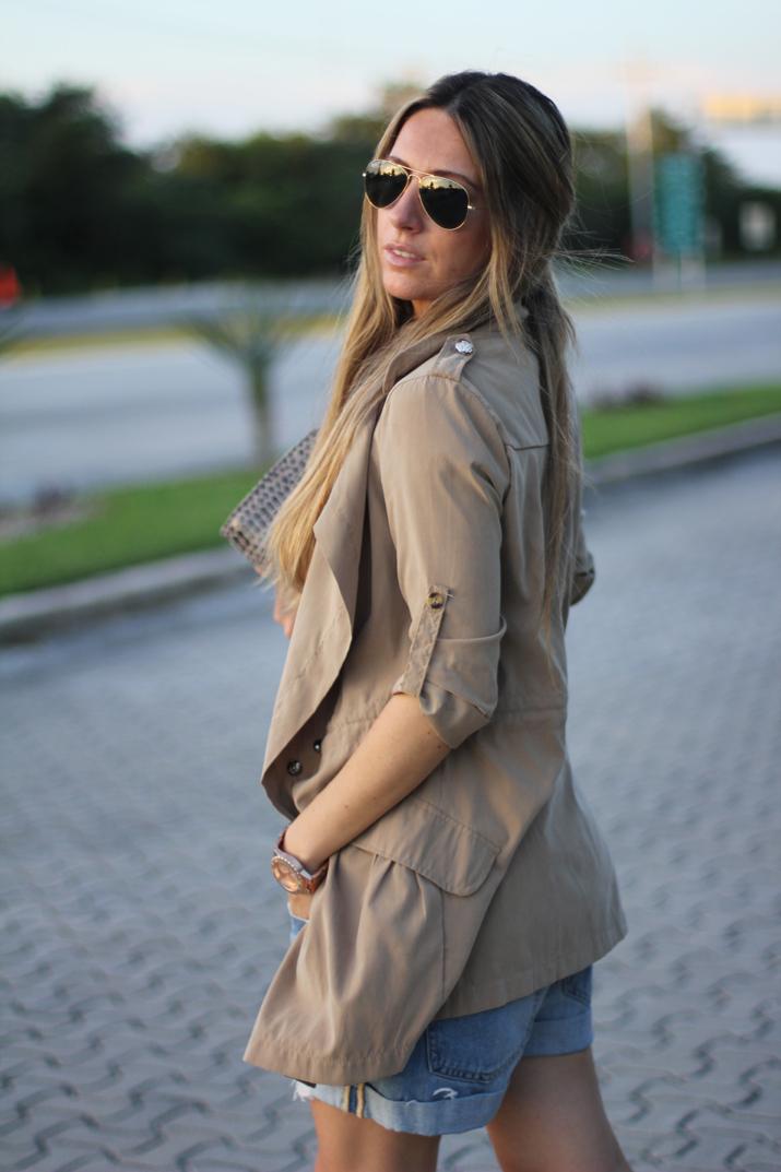 10.Fashion blog trench