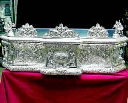 Ya en Córdoba la peana de la Esperanza