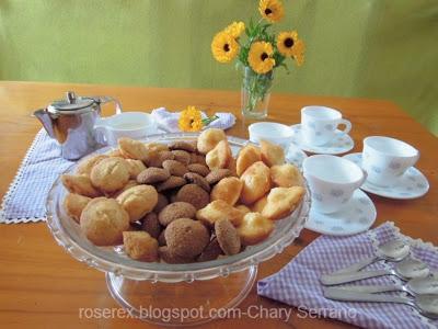 MERIENDA CON CAFE ESPECIADO Y GALLETAS CORAL