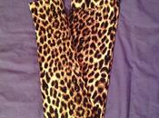 Cómo combinar legging leopardo