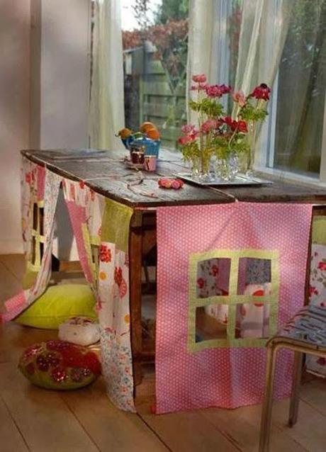 CASITAS DE JUEGO BAJO LA MESA