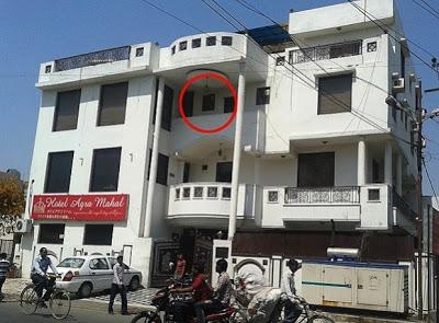 salta de ventana hotel para evitar violación