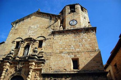 Fachada de la iglesia de san bartolomé de beceite.