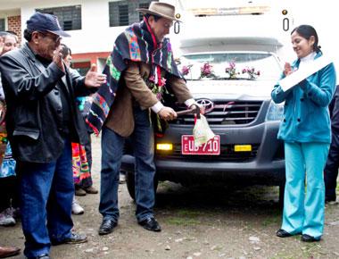 En Huaura: PRESIDENTE DEL GORE LIMA ENTREGA AMBULANCIA EN DISTRITO DE PACCHO…