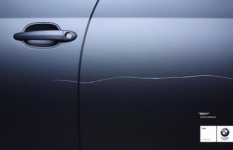 No existe marca de coches que no intente hacerte sentir superior al ressto BMW rayado – envidia