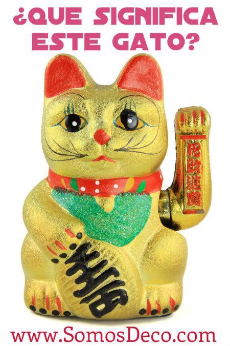 ¿QUÉ SIGNIFICA EL GATO QUE MUEVE EL BRAZO?