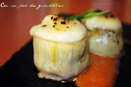 Alcachofa rellena de brandada de bacalao gratinada y salsa de pimientos rojos (homenaje Cocineros 4.0)