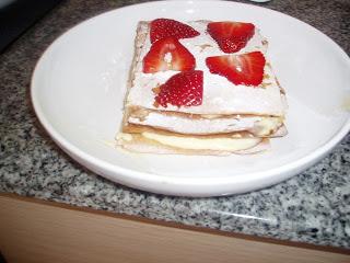 MILHOJA CON CREMA PASTELERA