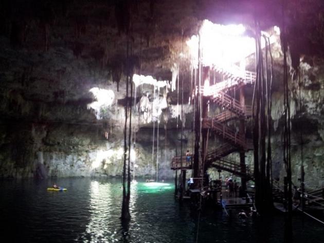 Cenote maya