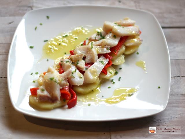 Ensalada templada de bacalao con pimientos del piquillo y patatas confitadas para Semana Santa