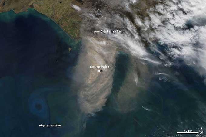 bloom de fitoplancton en el océano por erupción volcán Eyjafjallajökull