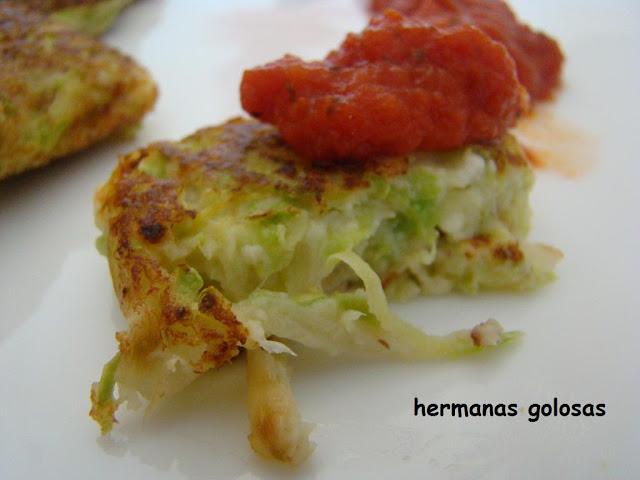 TORTITAS DE CALABACÍN, CEBOLLA Y FETA