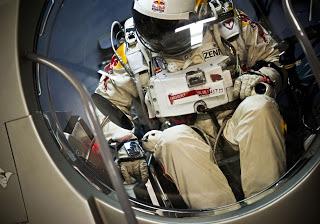 El hombre que saltó al vacío desde la estratósfera ahora intentará llegar a la Luna