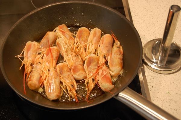 Canelones de rape y gambones. Unos canelones diferentes