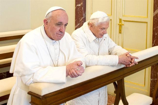 El Papa Francisco visita a su predecesor Benedicto XVI