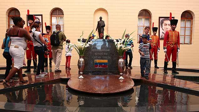 FOTOS: Sarcófago de Chávez es un nuevo centro de peregrinación