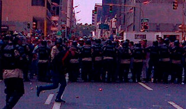 (+FOTOS) Lo que no pudiste ver de la marcha estudiantil hacia el CNE