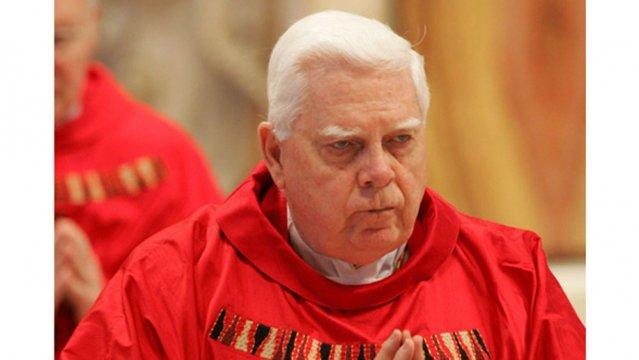 Papa saca de basílica a cardenal encubridor de pedófilos