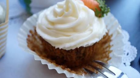 CARROT CAKE CUPCAKES (Cupcakes de Zanahoria para Pascua)